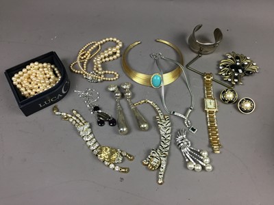 Lot 707 - A COLLECTION OF COSTUME AND OTHER JEWELLERY