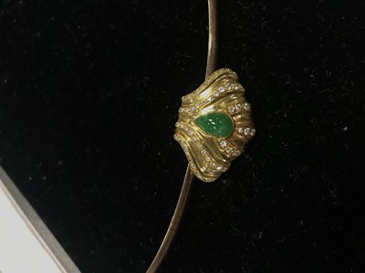 Lot 504 - A JADE AND DIAMOND NECKLET