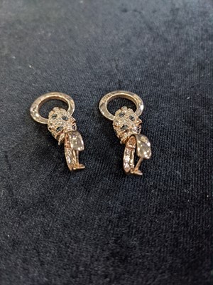 Lot 501 - A PAIR OF ROSE GOLD DIAMOND AND EMERALD PANTHER EARRINGS