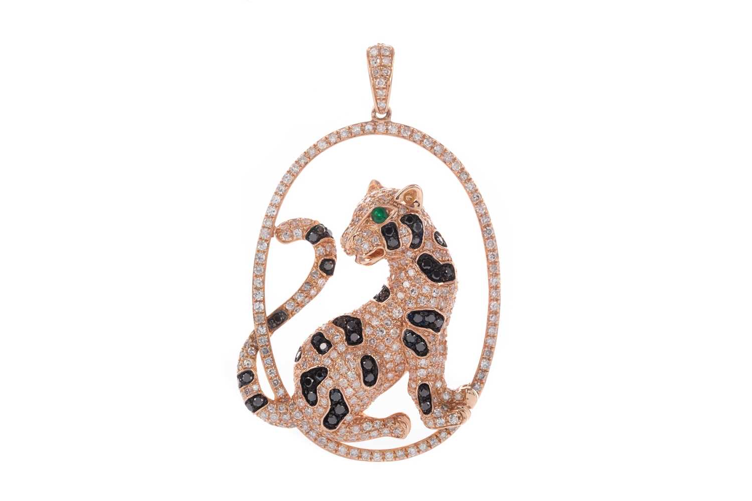 Lot 502 - A ROSE GOLD DIAMOND AND EMERALD PANTHER PENDANT