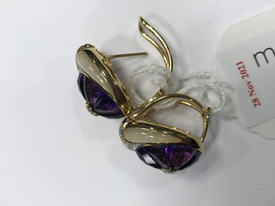 Lot 510 - A PAIR OF DIAMOND, AMETHYST AND MOTHER OF PEARL EARRINGS