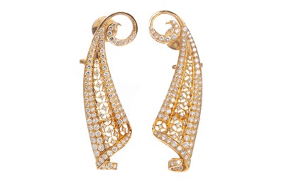 Lot 521 - A PAIR OF DIAMOND COCKTAIL EARRINGS