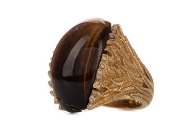 Lot 555 - A TIGERS EYE AND DIAMOND RING