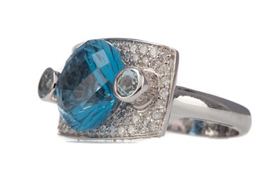 Lot 562 - A BLUE GEM SET AND DIAMOND RING