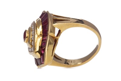 Lot 563 - A RUBY AND DIAMOND RING
