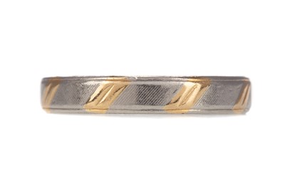 Lot 564 - A PLATINUM AND GOLD WEDDING BAND
