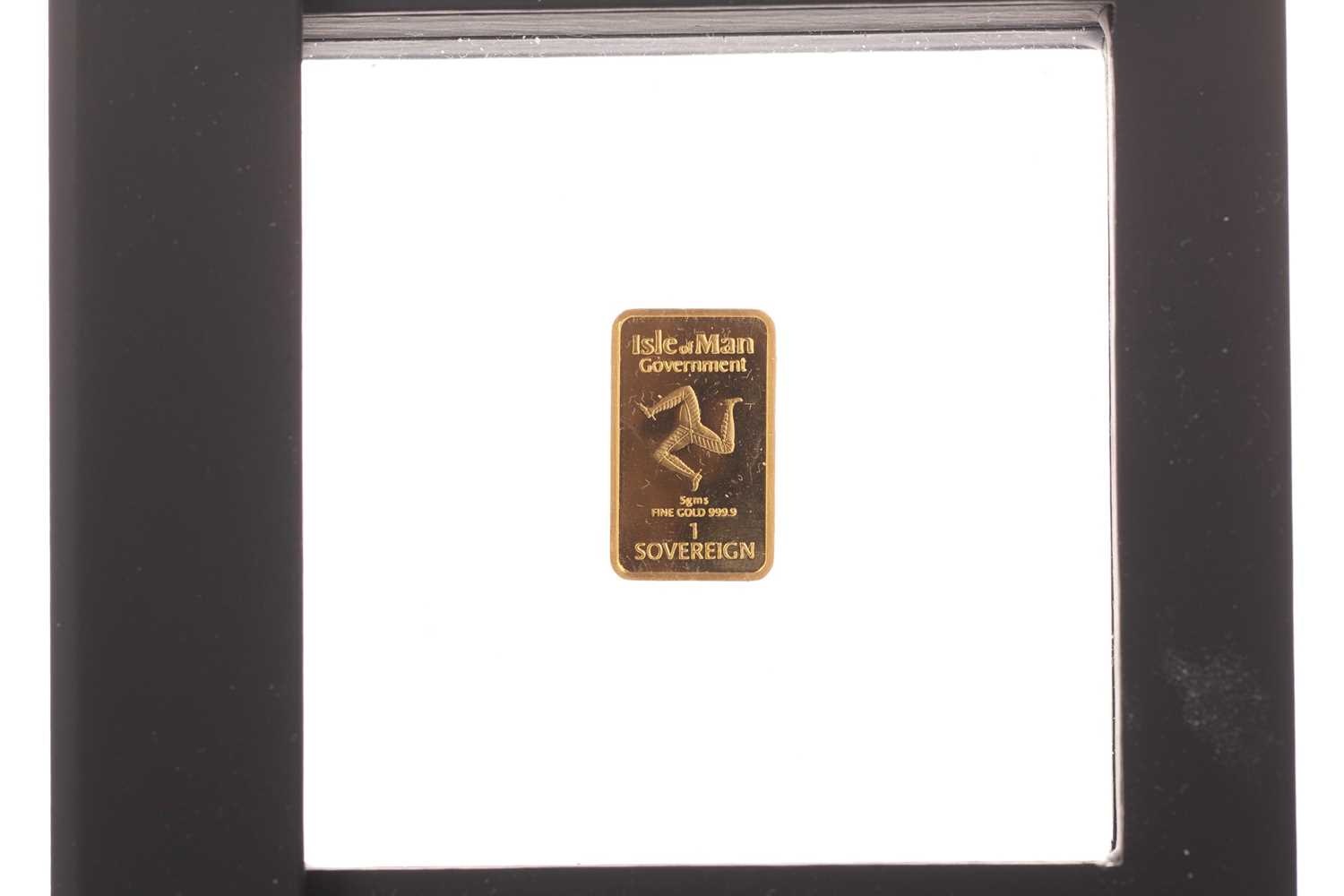 Lot 87 - AN ISLE OF MAN GOLD BAR SOVEREIGN DATED 1999