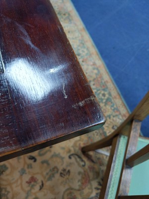 Lot 41 - A MAHOGANY DINING TABLE OF QUEEN ANNE DESIGN