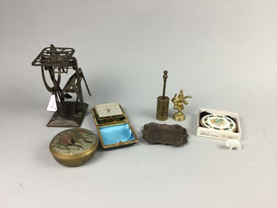 Lot 82 - A PARKER FOUNTAIN PEN, TRINKET BOX AND OTHER ITEMS