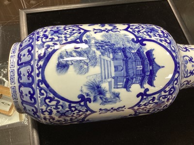 Lot 1705 - A CHINESE BLUE AND WHITE VASE