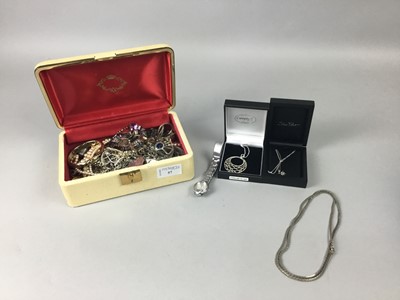 Lot 57 - A LOT OF COSTUME JEWELLERY AND WATCHES