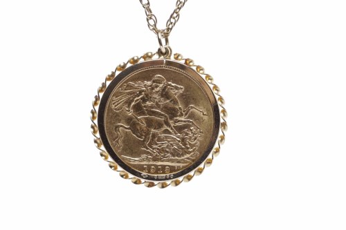 Lot 204 - GOLD SOVEREIGN DATED 1913 in a nine carat gold...