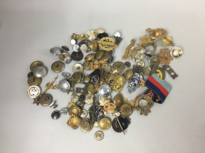 Lot 93 - A COLLECTION OF MILITARY CAP BADGES AND BUTTONS