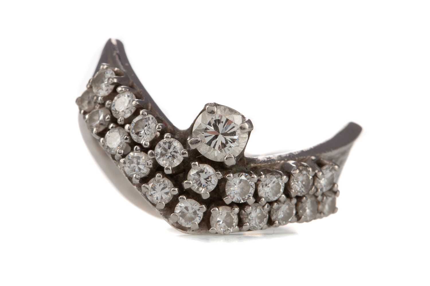 Lot 1179 - A DIAMOND WISHBONE RING