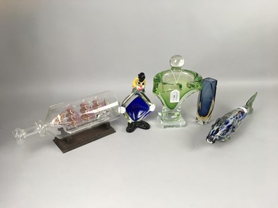 Lot 204 - A MURANO GLASS CLOWN AND OTHER GLASSWARE