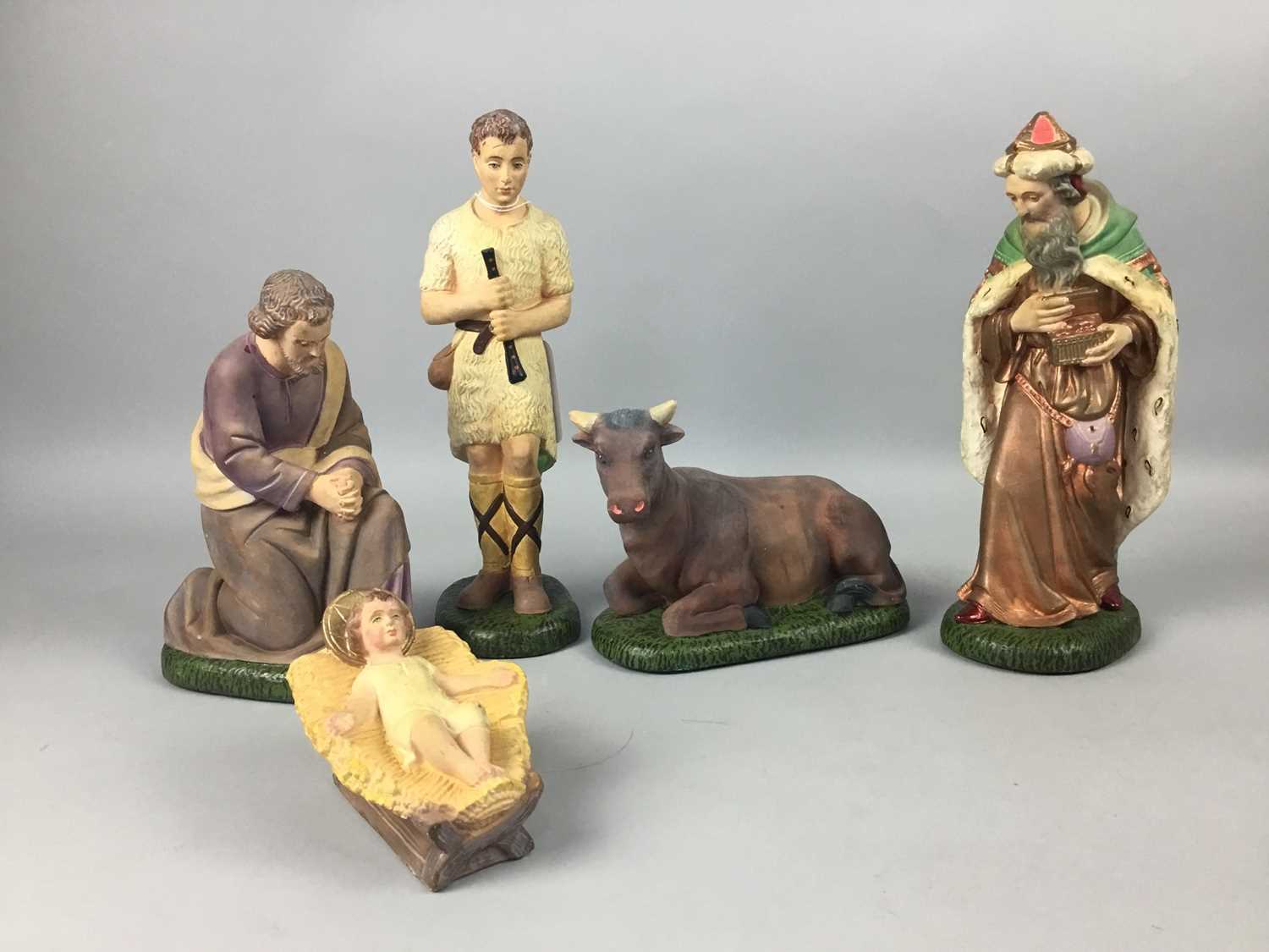 Lot 108 - AN EARLY/MID-20TH CENTURY CHALK NATIVITY SCENE