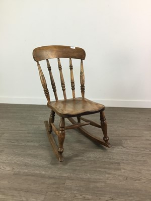 Lot 235 - AN EARLY 20TH CENTURY SPINDLE BACK ROCKING CHAIR