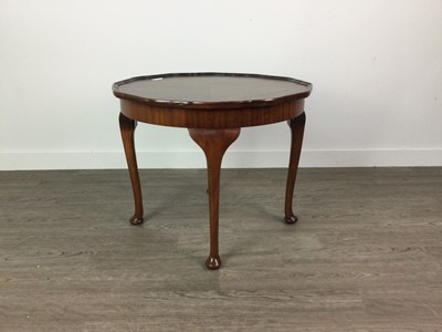 Lot 182 - A PAIR OF OAK SIDE TABLES AND A CIRCULAR OCCASIONAL TABLE