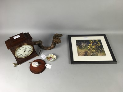 Lot 184 - A MAHOGANY CASED MANTEL CLOCK ALONG WITH OTHER ITEMS