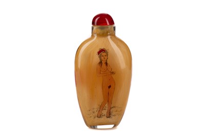 Lot 1703 - A CHINESE EROTIC GLASS SNUFF BOTTLE
