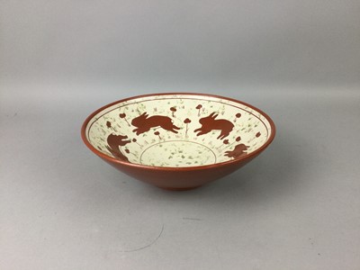 Lot 287 - A POTTERY BOWL BY WENDA FISKEN ALONG WITH A PRESINGOLL POTTERY LAMP