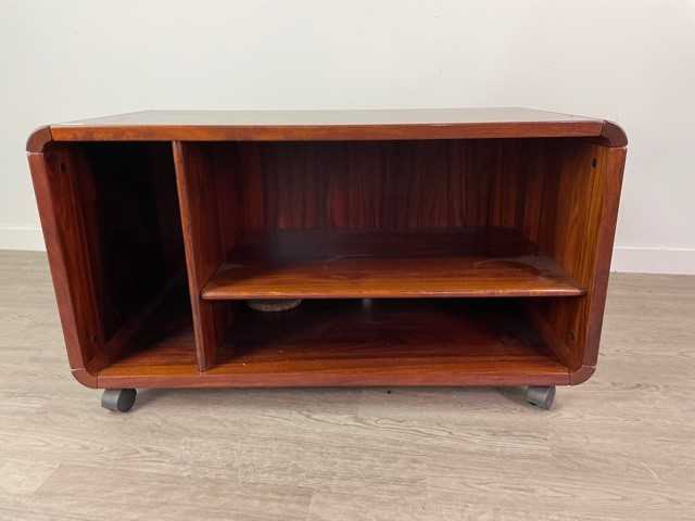 Lot 367 - A RETRO TELEVISION UNIT