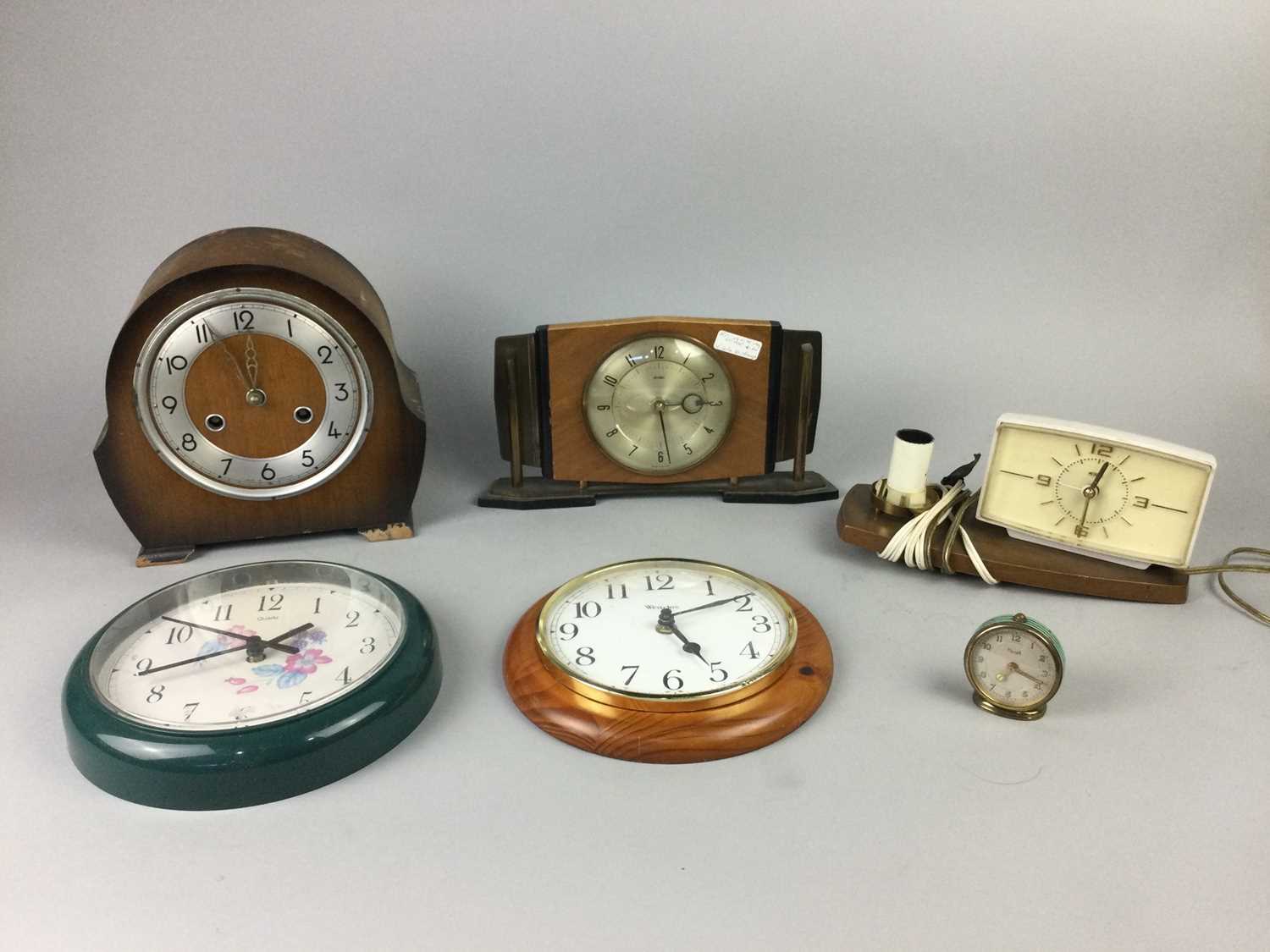 Lot 22 - A COLLECTION OF CLOCKS