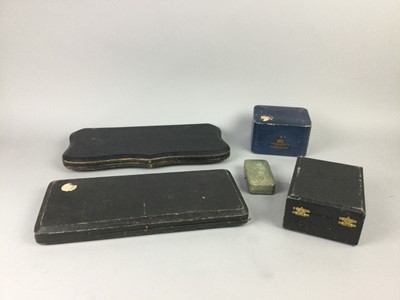 Lot 28 - A COLLECTION OF VINTAGE CUTLER, CRUET AND OTHER BOXES