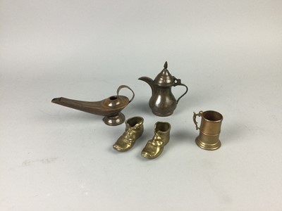 Lot 33 - A COLLECTION OF BRASS AND COPPER ITEMS