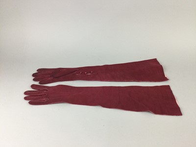 Lot 35 - A COLLECTION OF VINTAGE GLOVES