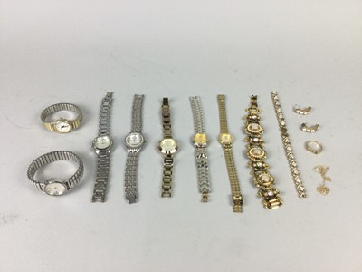 Lot 64 - A COLLECTION OF COSTUME JEWELLERY
