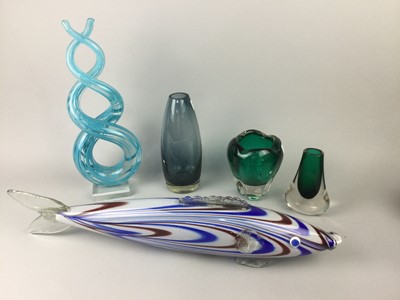 Lot 135 - A CONTEMPORARY GLASS MODEL OF A FISH AND OTHER COLOURED GLASS WARE