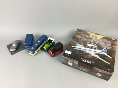 Lot 69 - A CORGI AVIATION ARCHIVE MODEL AND OTHERS