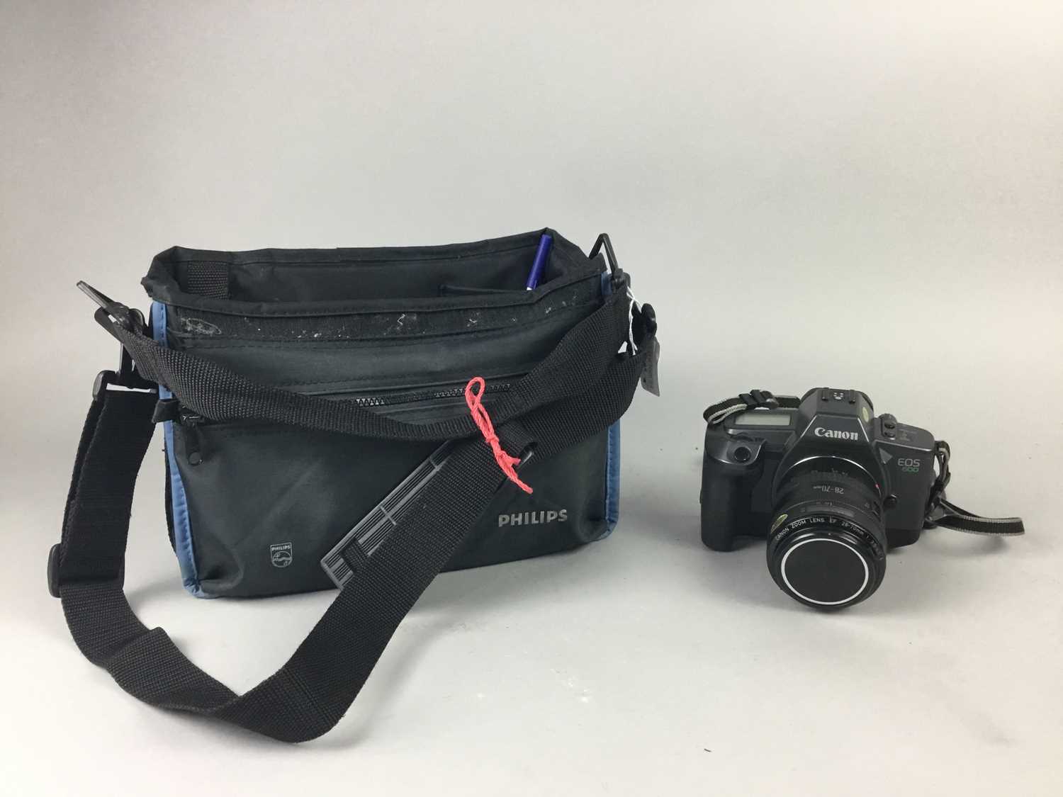 Lot 185 - A CANON EOS 600 CAMERA AND A VINTAGE SUITCASE