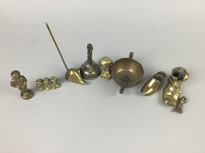 Lot 168 - A LOT OF VARIOUS BRASS WARE