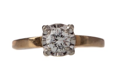 Lot 1332 - A DIAMOND SOLITAIRE RING