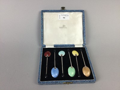 Lot 94 - A LOT OF SIX HARLEQUIN ENAMELLED COFFEE SPOONS IN FITTED CASE
