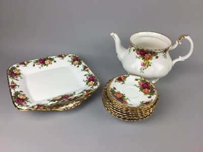 Lot 206 - A ROYAL ALBERT 'OLD COUNTRY ROSES' PART TEA AND DINNER SERVICE