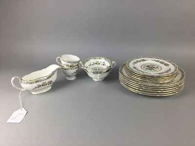 Lot 222 - A FOLEY PART TEA AND DINNER SERVICE