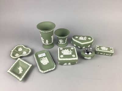 Lot 231 - A WEDGWOOD JASPER WARE VASE, A TABLE LIGHTER AND OTHER ITEMS