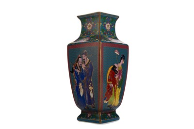 Lot 1777 - A CHINESE VASE