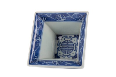 Lot 1103 - A CHINESE BLUE AND WHITE MINIATURE PLANTER