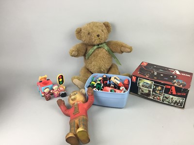 Lot 362 - A COLLECTION OF VINTAGE TOYS