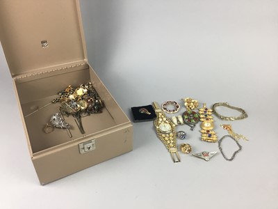 Lot 368 - A COLLECTION OF COSTUME JEWELLERY