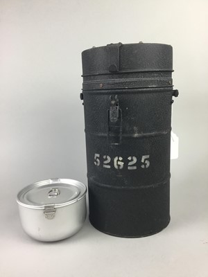 Lot 371 - A WWII PERIOD AVIATOR'S LUNCH CANISTER