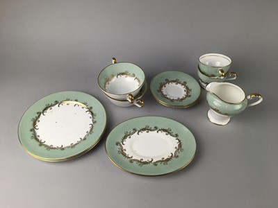 Lot 390 - AN AYNSLEY 'SHERWOOD' PATTERN TEA AND DINNER SERVICE