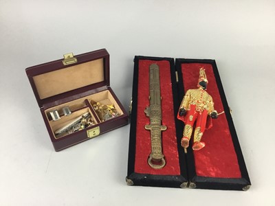 Lot 416 - A GENTLEMAN'S SIGNET RING  AND OTHER ITEMS