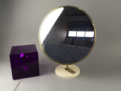 Lot 523 - A RETRO CUBE TABLE LAMP AND A MIRROR