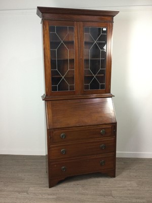 Lot 479 - AN EARLY 20TH CENTURY MAHOGANY BUREAU BOOKCASE