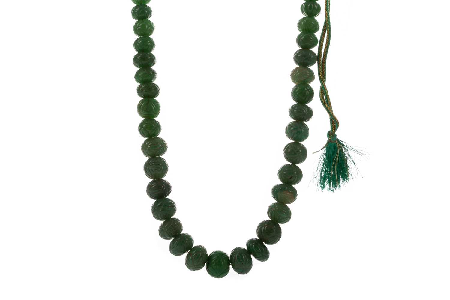 Lot 1325 - AN EMERALD BEAD NECKLACE